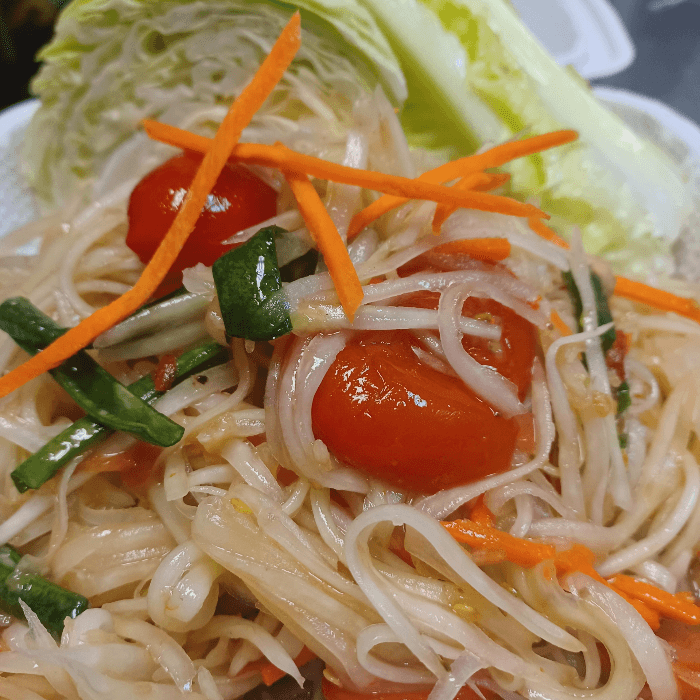 Green Papaya Salad / Som Tum.
