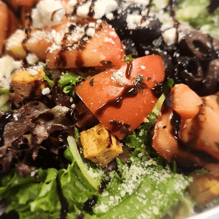 Fresh Salad Selections for Health-Conscious Diners