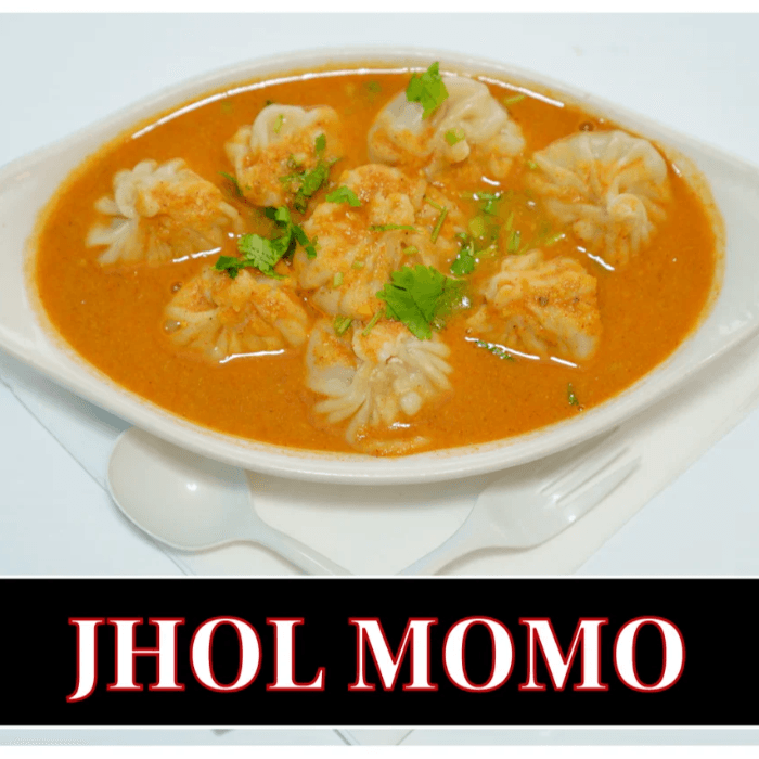 Jhol Chicken Momo (8pcs).