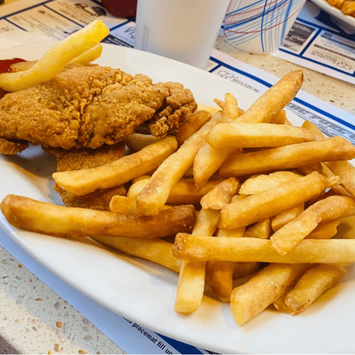 Golden Fries: A Diner Favorite