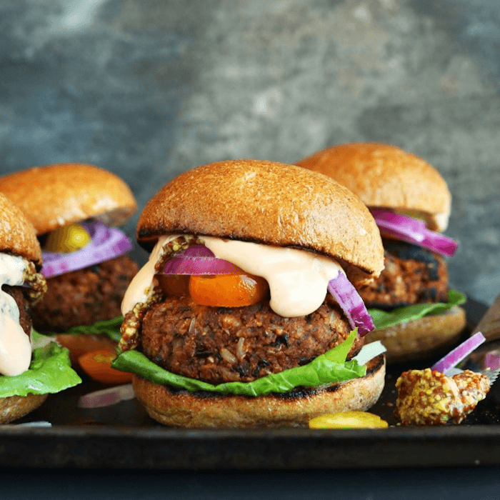 THE NEW CLASSIC VEGAN BURGER (VEGAN CLASSIC BURGER)