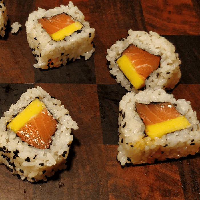 Spicy Salmon Roll with Mango