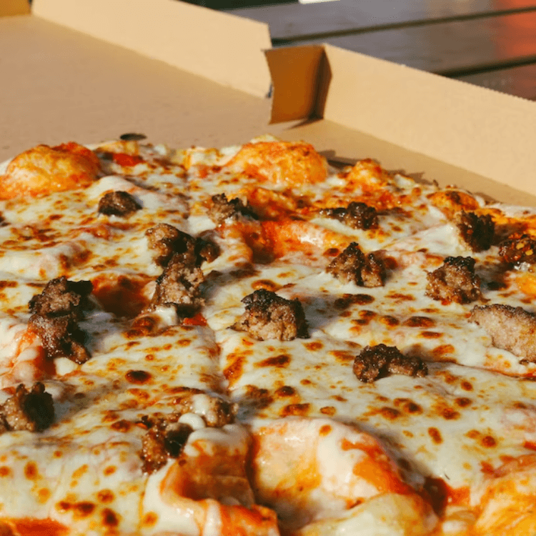 Buffalo Chicken Pizza (Medium 12 in).