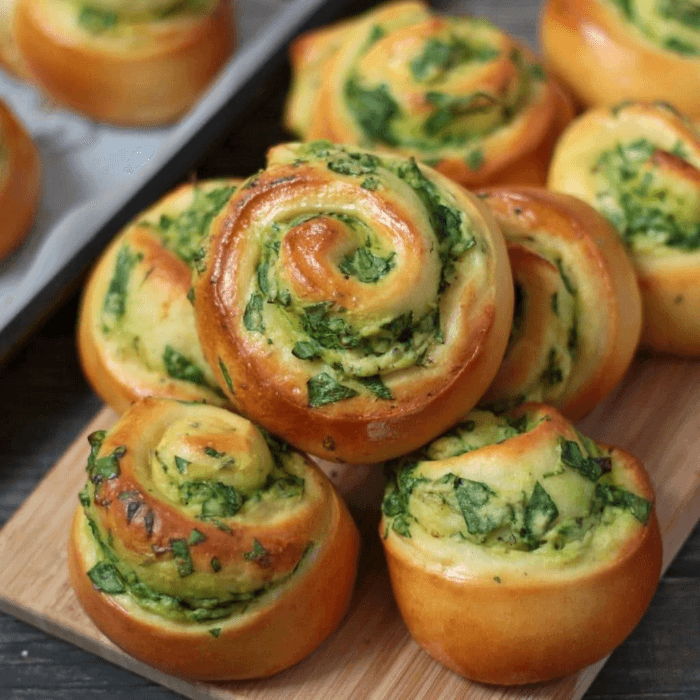 Spinach and Feta House Rolls