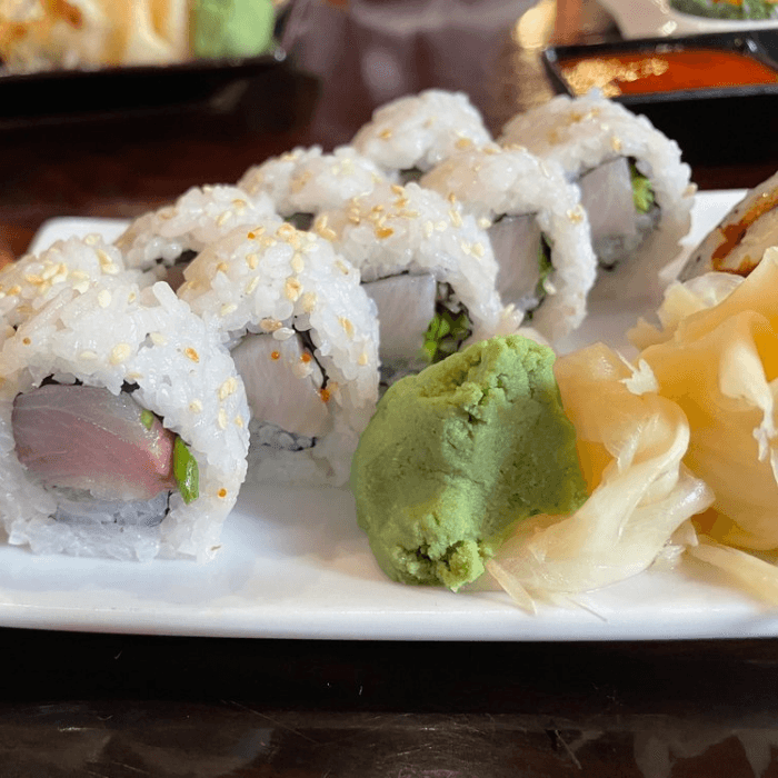 Hamachi Roll