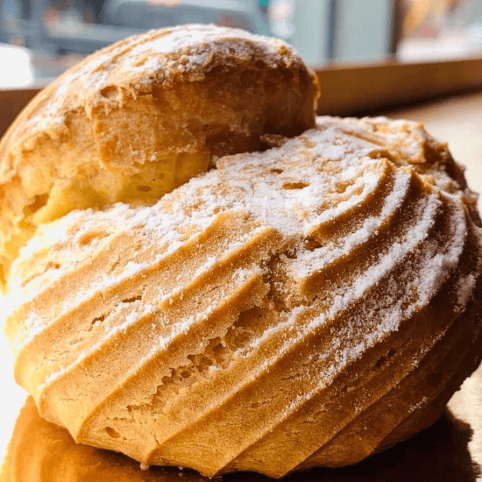 Vanilla Custard Cream Puff