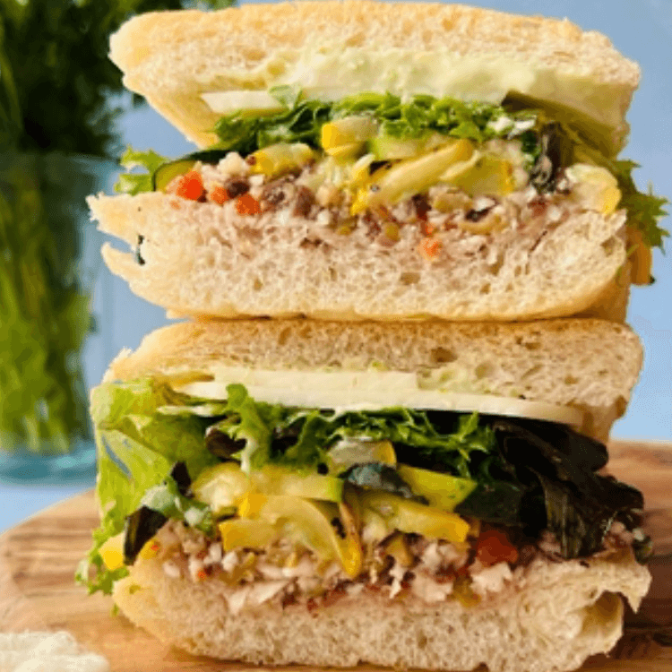 1/2 Veggie Vinny Local's Combo