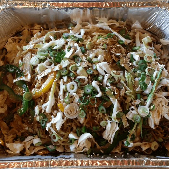 Pan Fried Yakisoba Noodles w/ Vegetables (Half Tray 7-10 people).