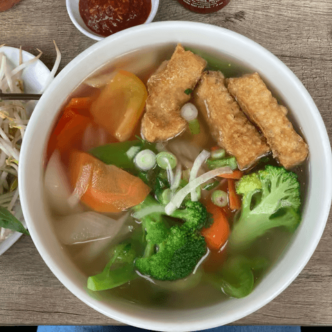 V1. Veggie Noodle Soup w/ Veggie Broth (Pho Rau Soup Rau L)