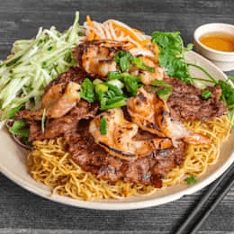 Garlic Chow Mein with Charbroiled Shrimp, Beef & Vegetables #84.