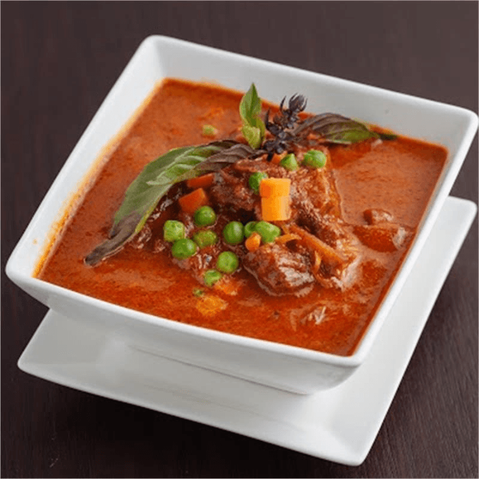 Delicious Thai Cuisine: Noodles, Seafood, Curry