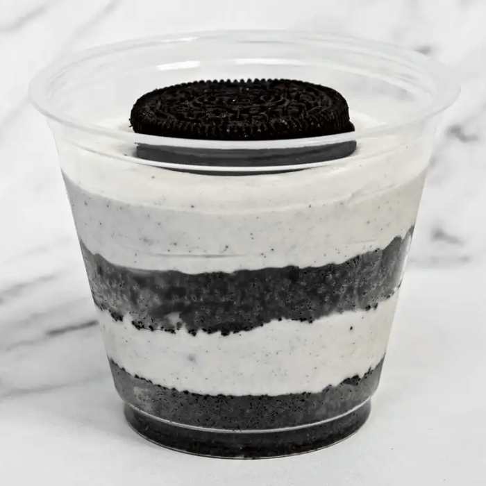 Crumble Cup: Cookies & Cream Cheesecake.