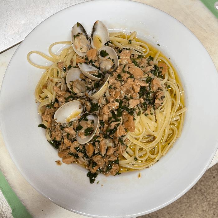Linguini with Fresh Clam Sauce