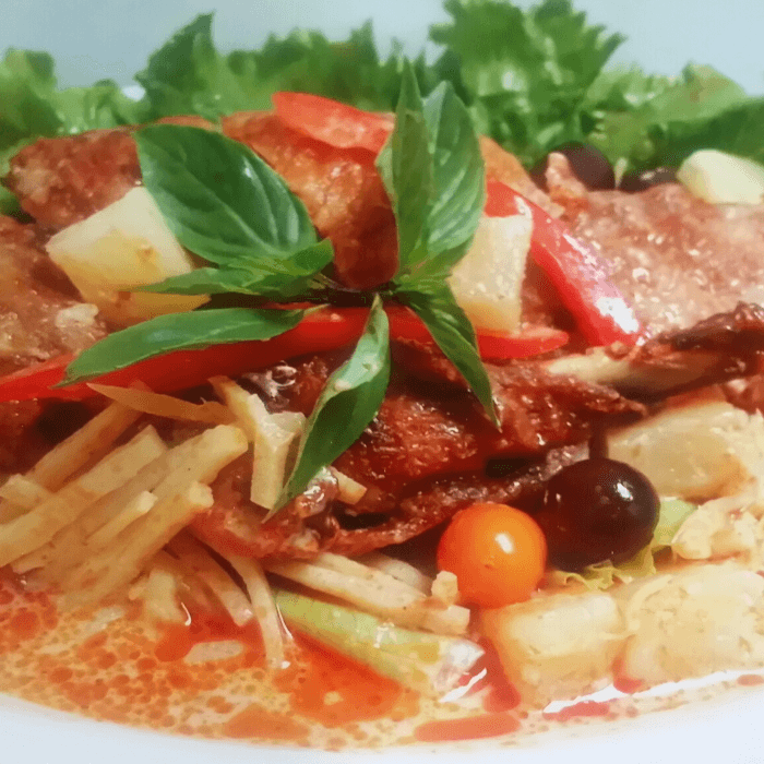 Gaeng Phet Ped Yang 🌶️ (Roasted Duck in Red Curry)