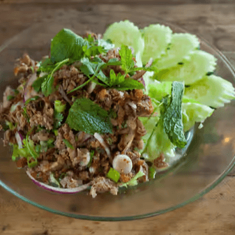 Larb Bpet.