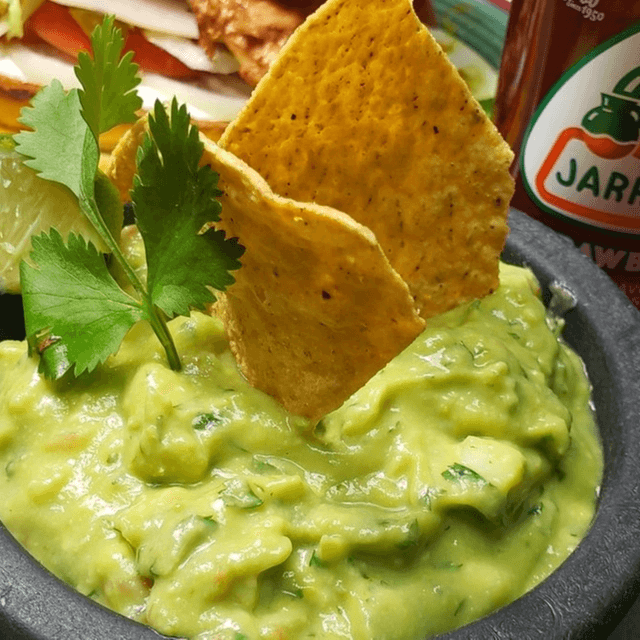 Guacamole Verde and Chips