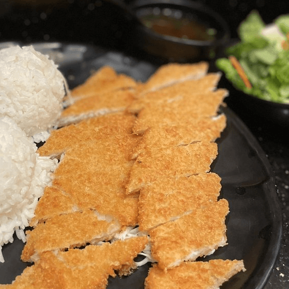 Fresh Fish Delights: Ramen and Sushi Favorites