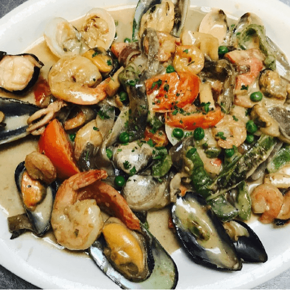 Saltado de Mariscos.