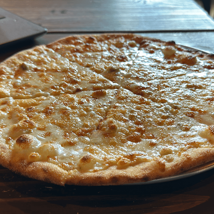 Quatro Formaggio Pizza.