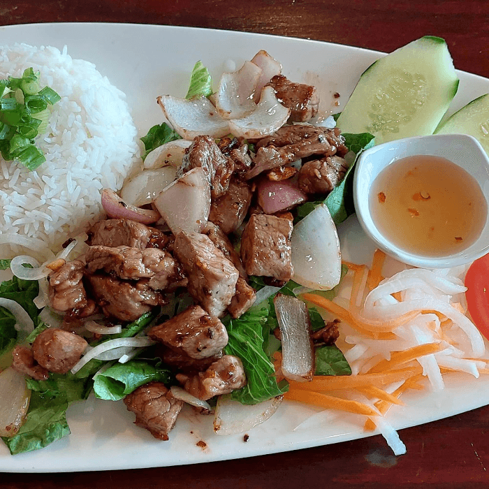 R5. Rice With Shaky Beef (com bo luc lac)