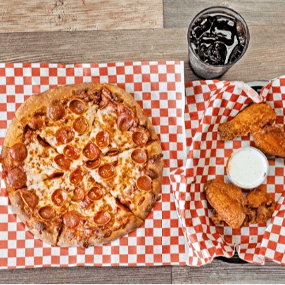 Mini Pizza / 4 Wings / Soda.