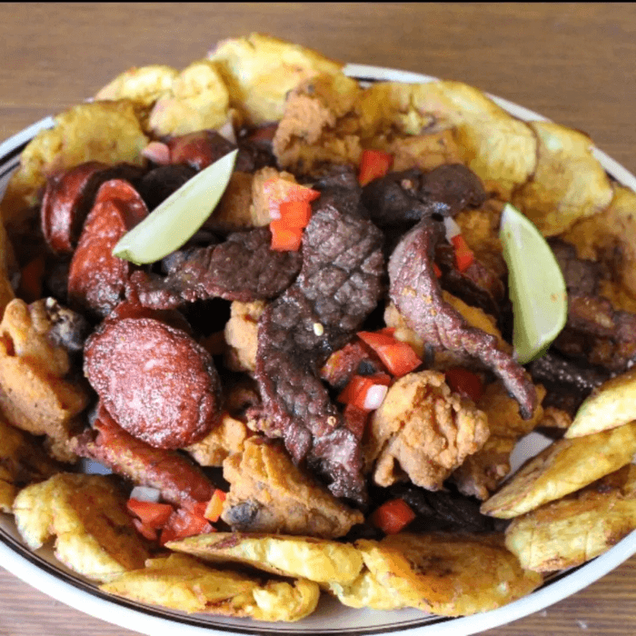 Salami, Queso, Salchicha, Y Tostones.
