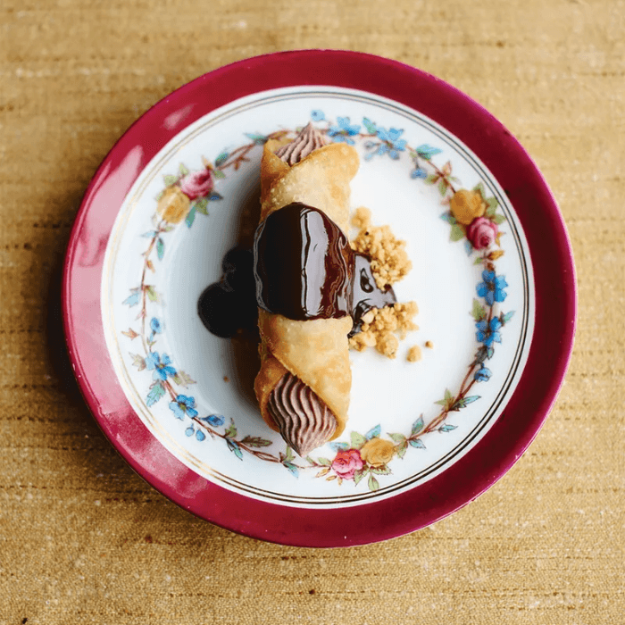 1 Dozen Large Chocolate Cannoli