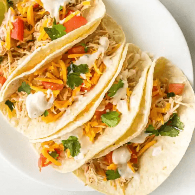 4 Shredded Chicken Crispy Tacos / Flautas de Pollos Tacos