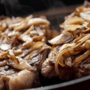 Steak with Onions / Bistec Encebollado