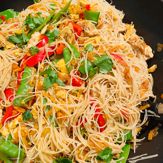 Spicy Singapore Noodles with Vegetables