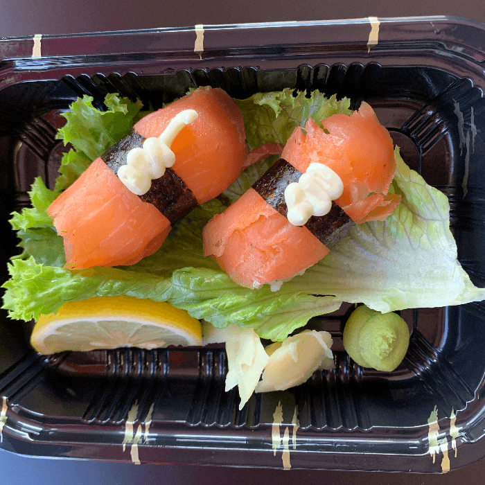 Smoked salmon nigiri (2)pcs.