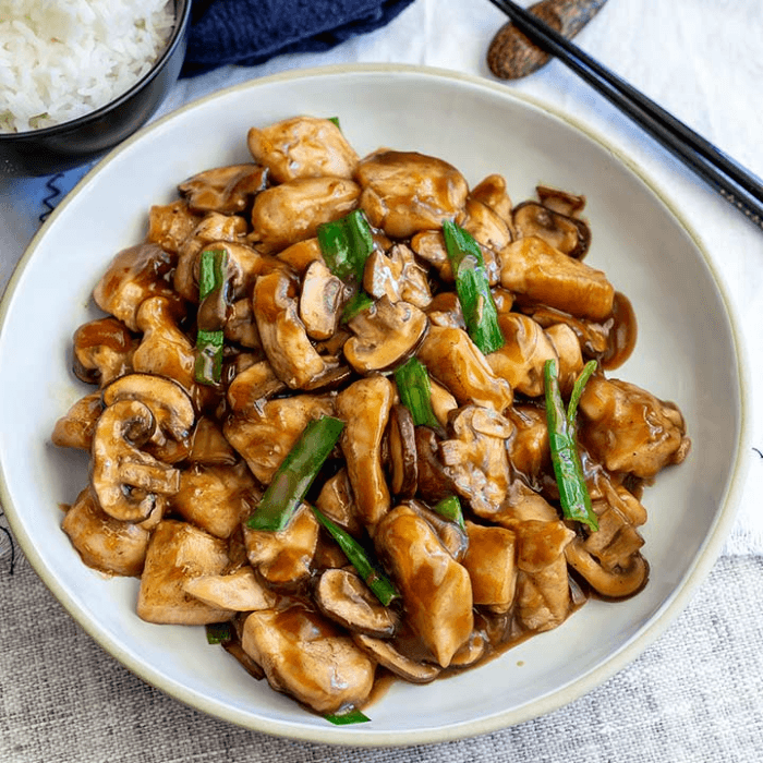 Chicken With Mushrooms (QT)