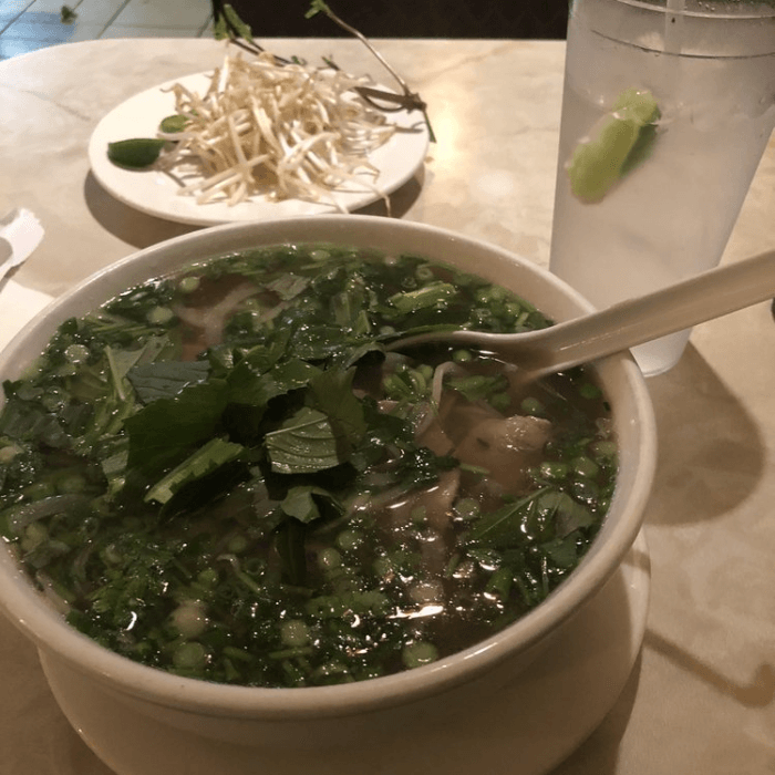 P6. Phở Tái Gầu Gân Sách.