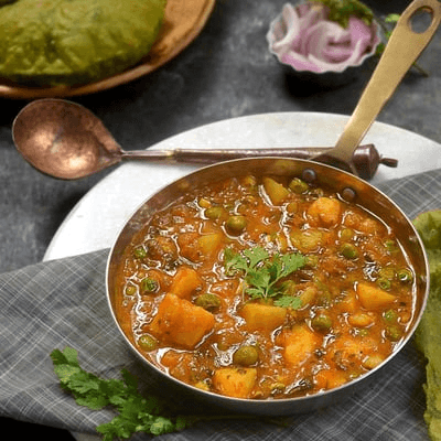 Aloo Mutter / Matar (Potatoes and Green Peas)
