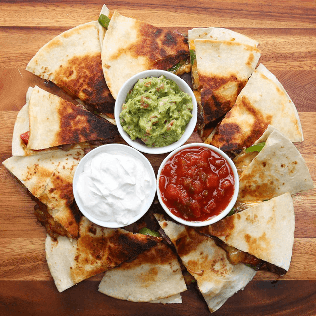 Quesadillas Ahogadas en Salsa Verde o Roja / Quesadillas in Red or Green Sauce