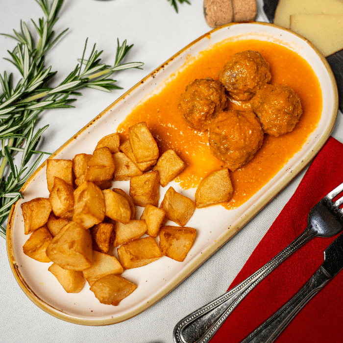 Albondigas Con Patatas.