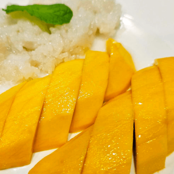 DESSERT Mango Sticky Rice.
