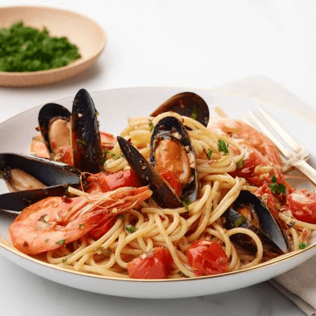 Juicy Black Mussels, Shrimp with Pasta