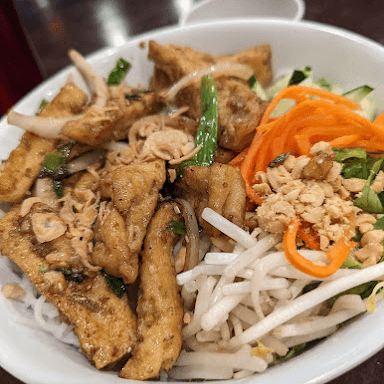 V4. Stir fry Tofu w/ Vermicelli (Bun Tofu Xao).