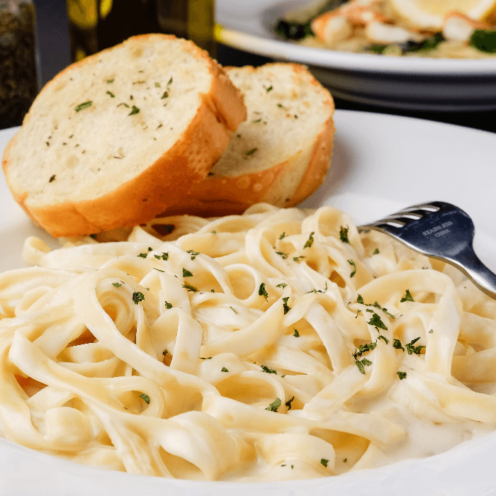 PASTA Fettuccini Alfredo (8-10)