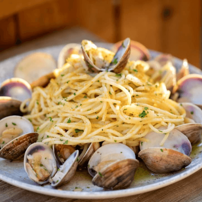 Spaghetti Alle Vongole Con Bottarga