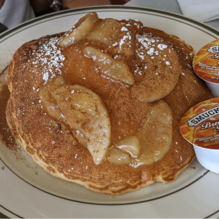 Apple Cinnamon Pancakes