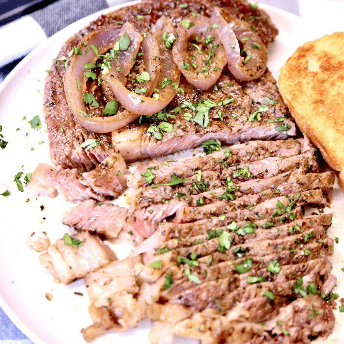 1⁄2 lb Grilled Pork with Onions Platter