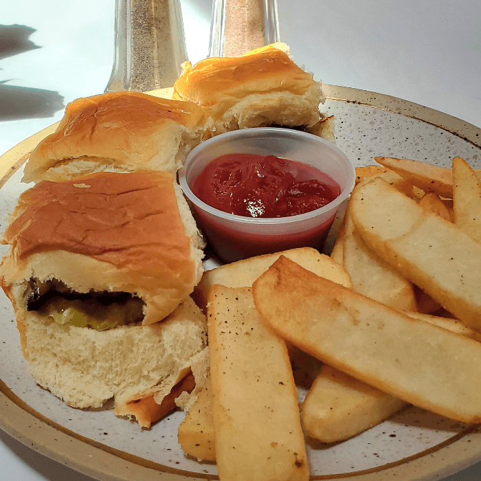 CHILD ORGANIC GRASS FED BEEF SLIDERS SERVED WITH FRENCH FRIES. 