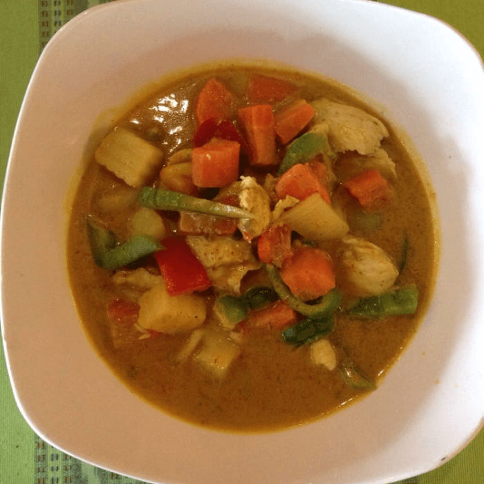 C3. Gang Garee (Yellow Curry).