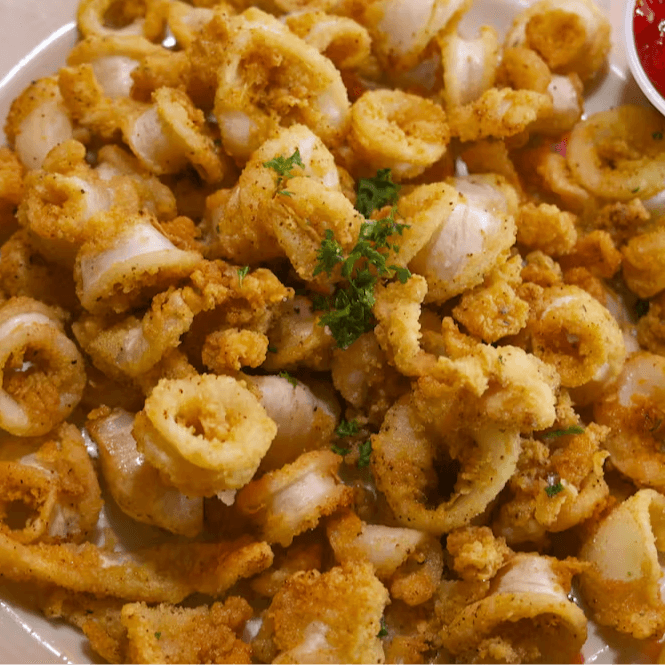 Crispy Calamari: A Mediterranean Delight
