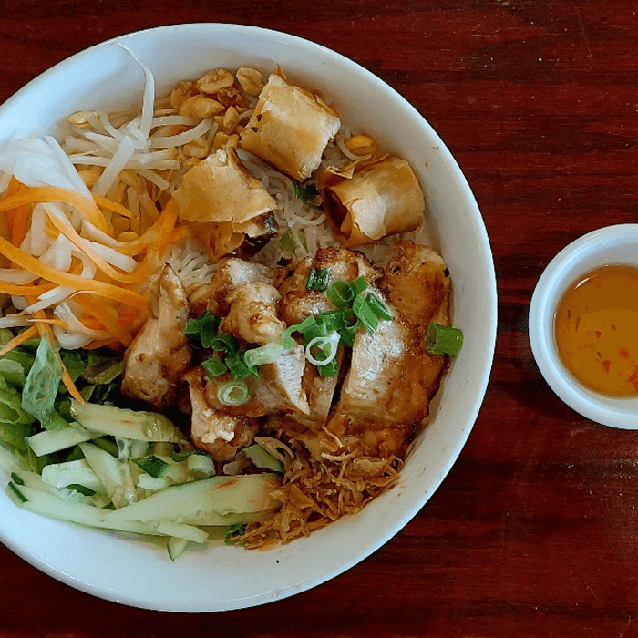 V5. Grilled Chicken Vermicelli and Spring Roll (Bun ga, cha gio).