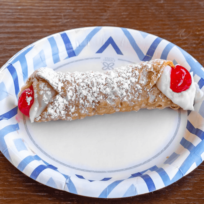 Cannoli.
