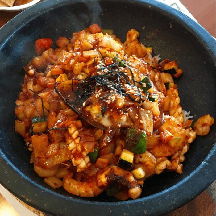 E9. Haemul Dolsot Bibimbap.