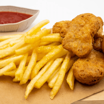 6 Pieces Chicken Nuggets con Papas / with Fries